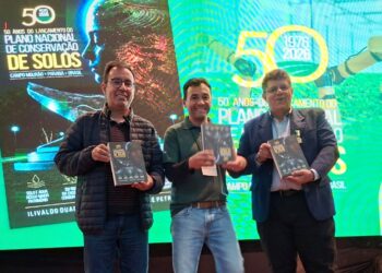 Campo Mourão: Livro do cinquentenário do Pro-Solos lançado na FATI