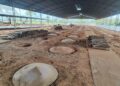 Pavilhão coberto no Parque de Exposições abriga 160 buracos para cozinhar o Carneiro