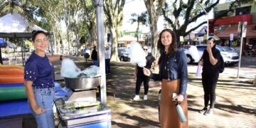 Promoção da Acicam distribuiu guloseimas na Praça São José