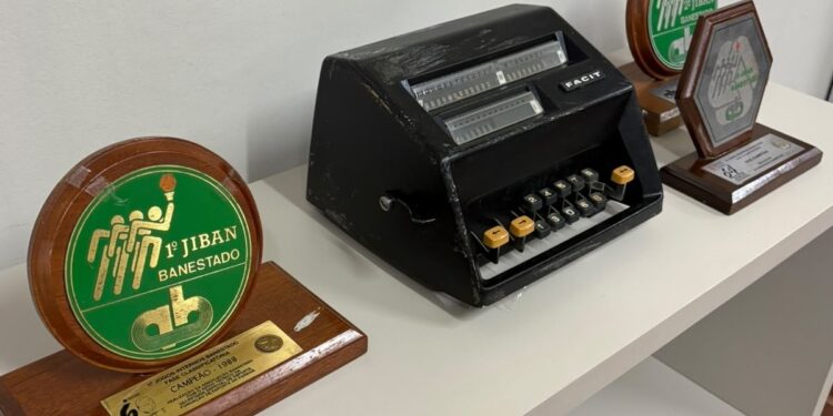 Museu recebe máquina de calcular do Banestado e reforça preservação da memória bancária de Campo Mourão