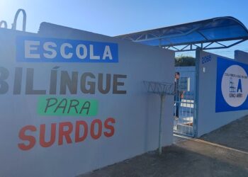 Escola para surdos oferece oficina de Libras à comunidade