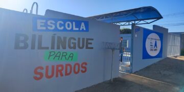 Escola para surdos oferece oficina de Libras à comunidade