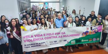 Mobilização no Paço Municipal reforça compromisso de Campo Mourão no enfrentamento ao feminicídio