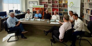 Prefeituras das cidades polo da região se reúnem em Paranavaí para fortalecer cooperação regional