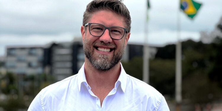 PDT oficializa candidatura de Requião Filho ao Governo do Paraná