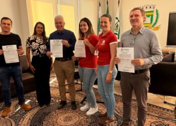 Prefeitura de Campo Mourão firma cessão de máquinas de costura para fortalecer ações de inclusão social e ressocialização
