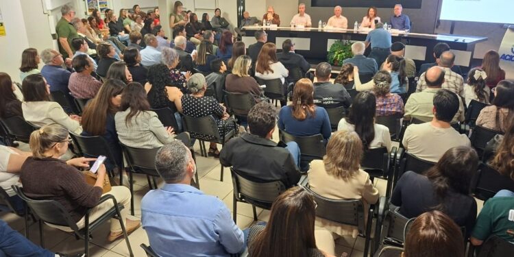 Entrega de prêmios, Convenção Coletiva de Trabalho e atuação do Codecam na reunião da Acicam