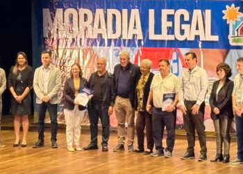 Moradia Legal regulariza 221 imóveis e Campo Mourão chega a 956 títulos entregues desde 2023