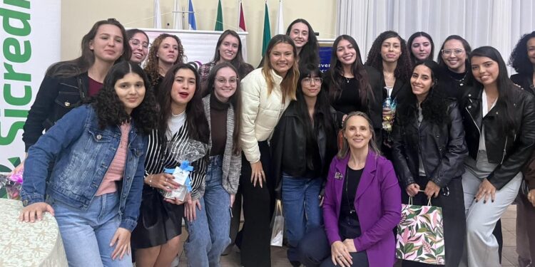Acadêmicas da Unespar de Campo Mourão participam do Mulher Contabilista