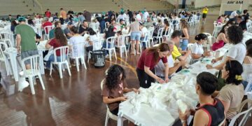 Mutirão produziu seis mil fraldas, sábado, na Arcam