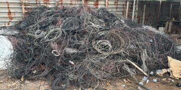 Prefeitura retira cerca de 5 toneladas de fios abandonados nos postes de Campo Mourão