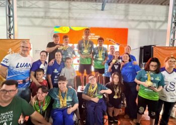 Natação paradesportiva de Campo Mourão conquista quatro troféus e 33 medalhas nos Jogos Escolares do Paraná