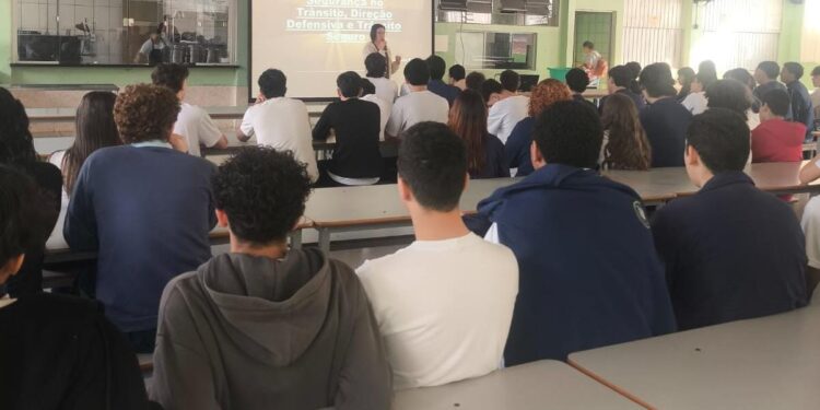 Diretran faz palestra para alunos na Semana Nacional do Trânsito