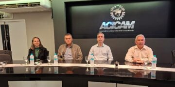 Candidatos receberam Caderno de Propostas Estratégicas em Campo Mourão