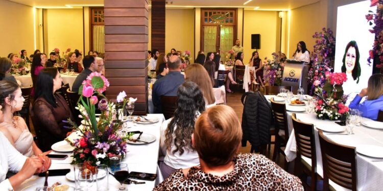Empresariado feminino reunido no “Mulheres que Inspiram”