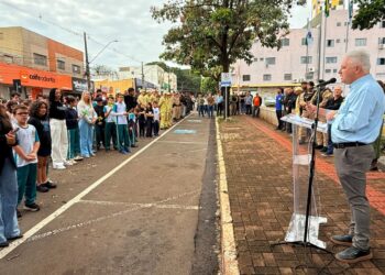 Semana da Pátria é aberta com ato cívico em frente à Prefeitura de Campo Mourão