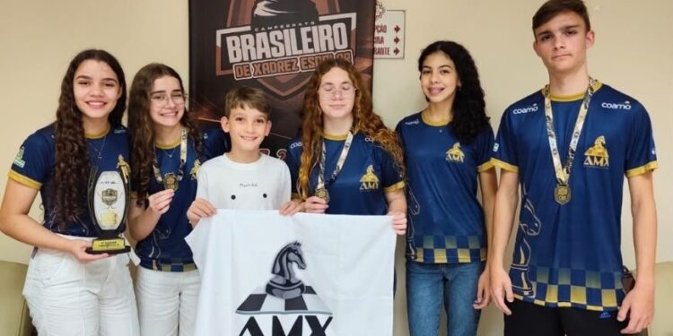 Natália Biazon conquista o tricampeonato brasileiro de xadrez escolar em Caxambu