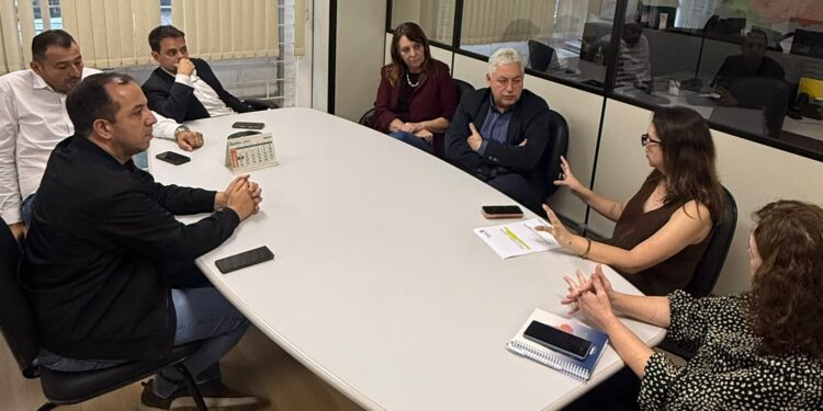 Prefeitura de Campo Mourão alinha avanços para conclusão do AME em reunião na Secretaria de Estado da Saúde