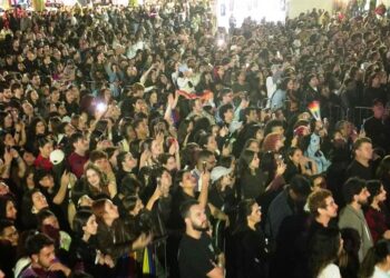 Carol Biazin emociona público e encerra turnê em show histórico em Campo Mourão