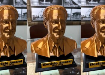 Secretaria de Cultura recebe busto do ex-prefeito Horácio Amaral doado pelos filhos