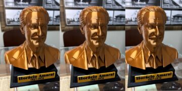 Secretaria de Cultura recebe busto do ex-prefeito Horácio Amaral doado pelos filhos