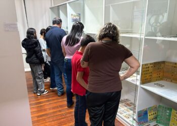 Museu abre à noite e recebe alunos e pais da Escola Municipal Paulo VI