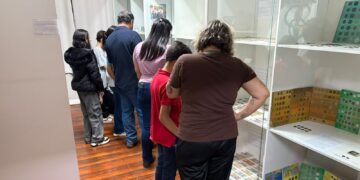 Museu abre à noite e recebe alunos e pais da Escola Municipal Paulo VI
