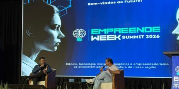 Igor 3K palestra sobre empreendedorismo digital no Empreende Week Summit